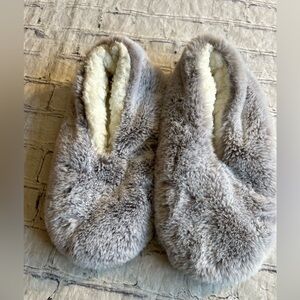 LEMON PLUSH SLIPPERS SOCKS COZY AND LINED SOFT GRAY COLOR WOMEN’S  SIZE M/L